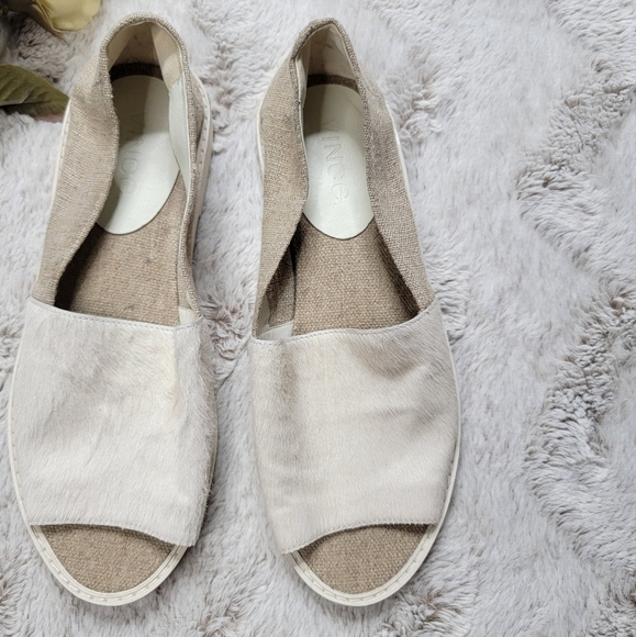 Vince Dyed Italian Calf Hair Slip On Cream Neutral Open Toe Shoes Size 6M - Picture 4 of 8